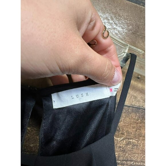 Lush Women's Romper Size‎ Medium - Picture 2 of 3